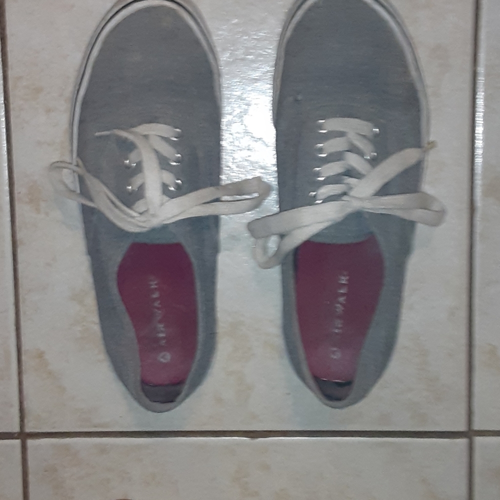 Shoes - Picture 2 of 6